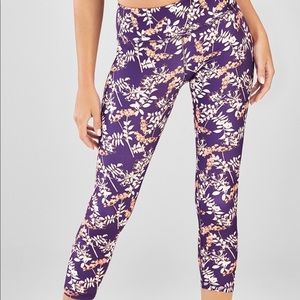 NWT Fabletics Salar Printed PowerHold Capri